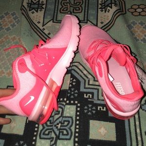 NWT NIKE AIRMAX HOT PINK